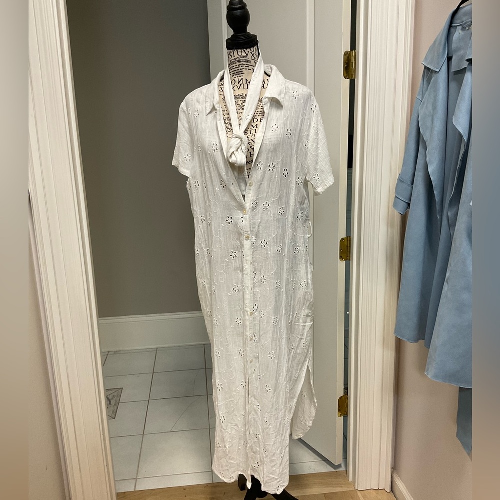 Dress with buttons and belt - Picture 1 of 5